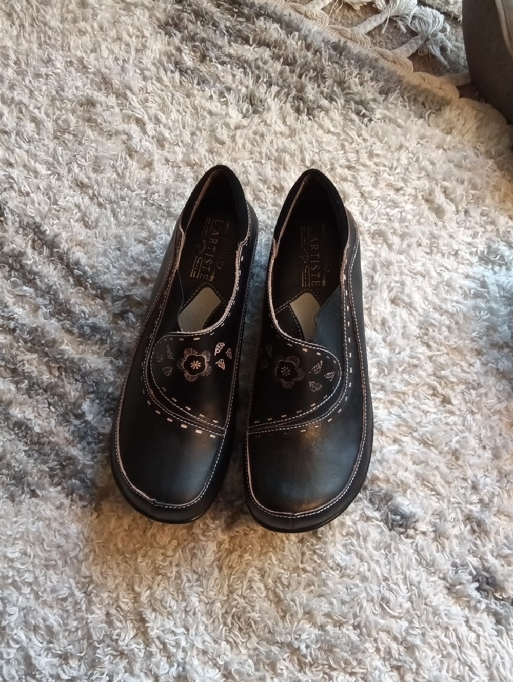 L'Artiste Spring Step Black Slip-On Floral Stitch Comfort Loafers - Picture 11 of 13